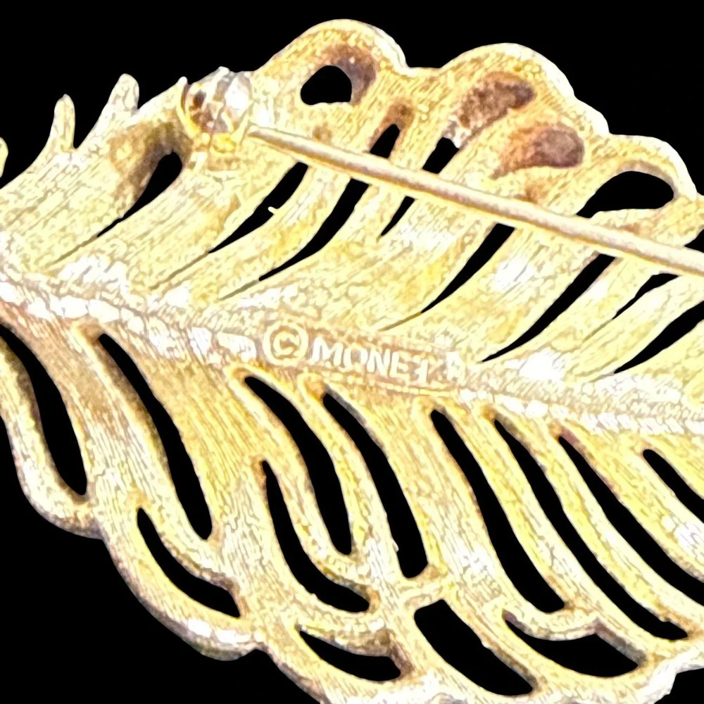 Monet Gold Tone Leaf Brooch Pin Signed Vintage Openwork Feather Design 2